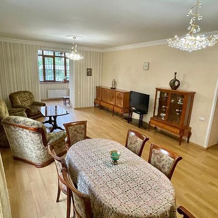 Apartment In The Center Of Ереван Экстерьер фото