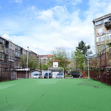 Apartment In The Center Of Ереван Экстерьер фото