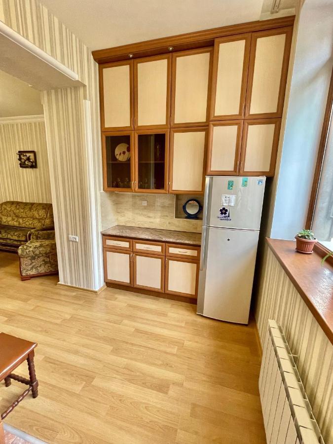 Apartment In The Center Of Ереван Экстерьер фото