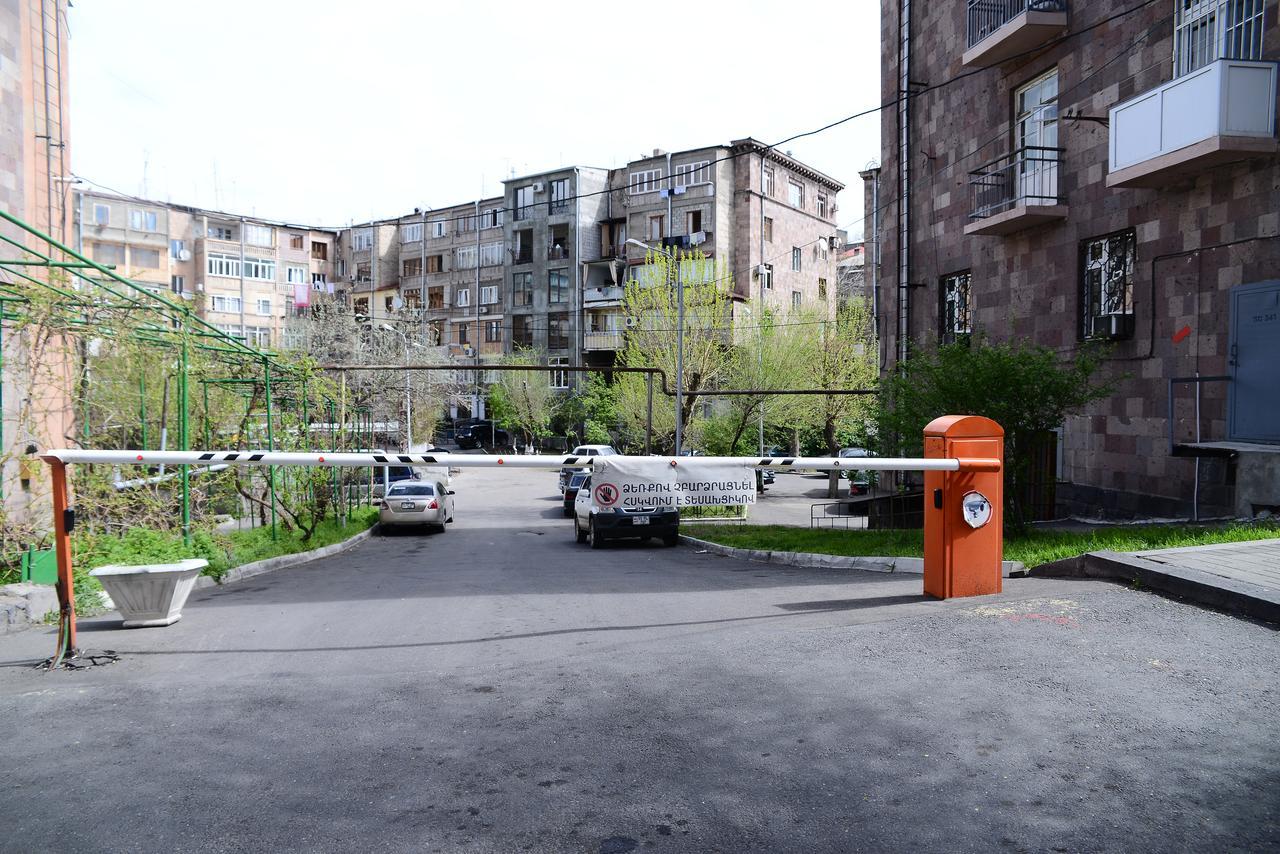 Apartment In The Center Of Ереван Экстерьер фото